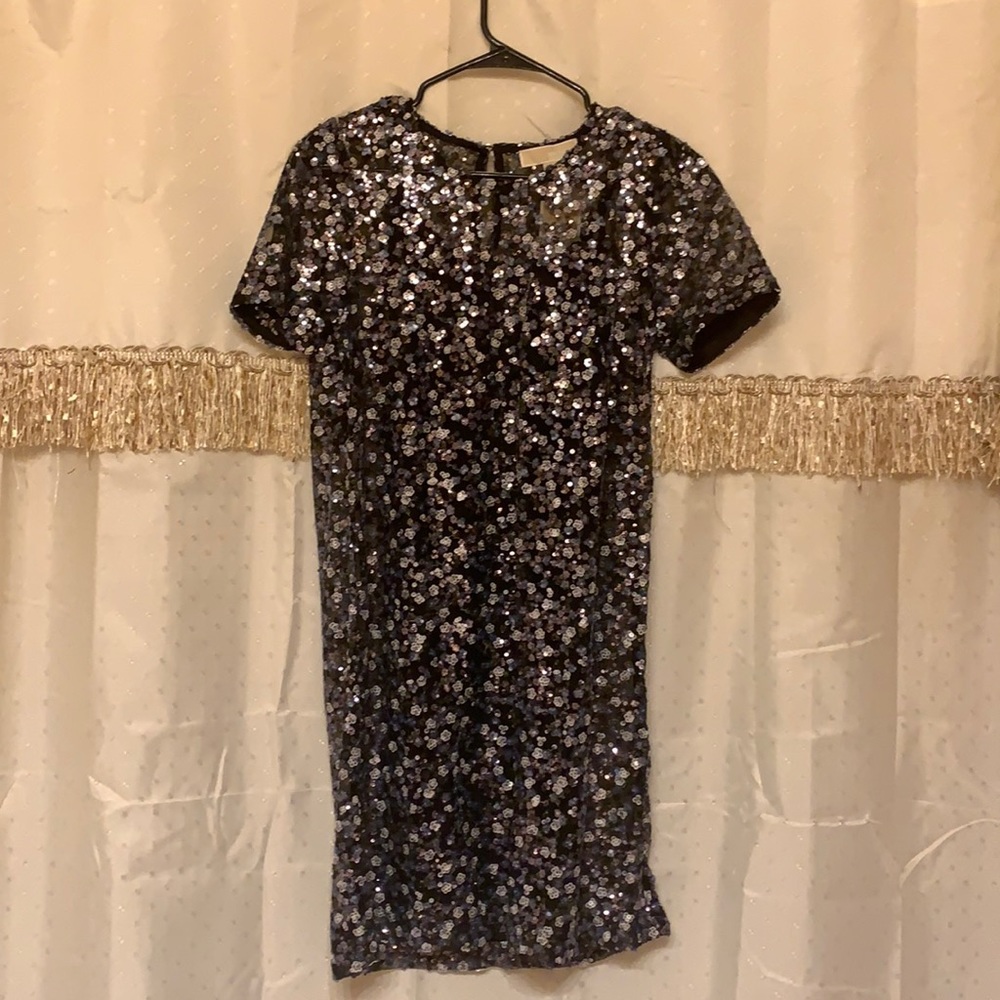 Gorgeous fully lined sequence dress.